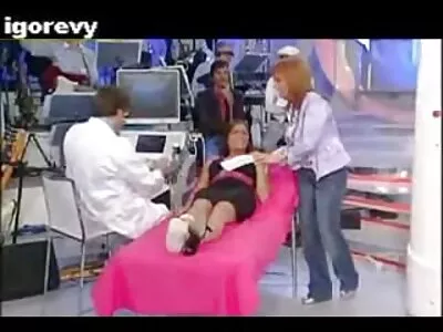 Сладък солов seks na kameru модел на уеб камера, който докосва пичката си
