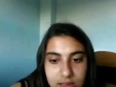 Пръстене секс камери на тясната й малка пичка