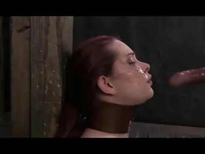Сладка брюнетка с естествени цици web camera porno язди петел