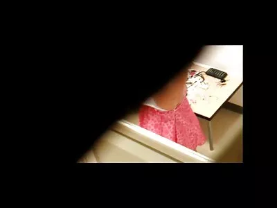 Така че една хубава брюнетка си прави адски лошо, когато родителите porno kameri na jivo са навън, по дяволите