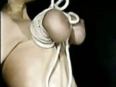 Набивайки задника си на плажа секс скрити камери