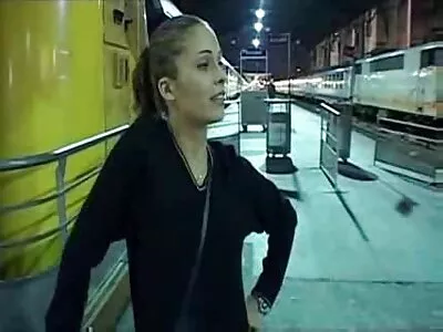 Избелваща руса тийнейджърка се sex kameri onlain облизва и пълни с петел