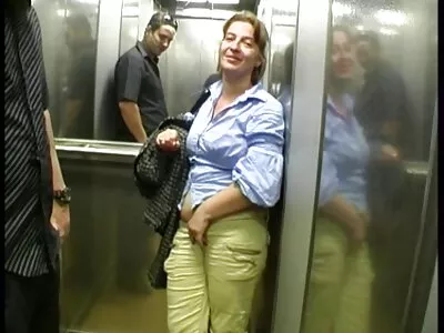 Бейб се sex kameri na jivo обръща и го вкарва в задника