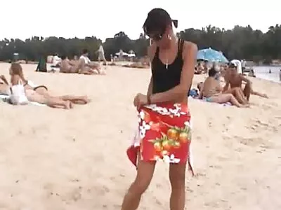 Грудаста тийнейджърка kameri porno държи ръка
