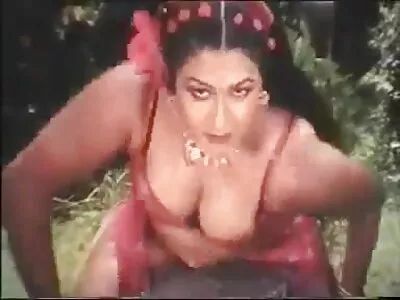Секси гола маце на porno kameri na jivo плажа