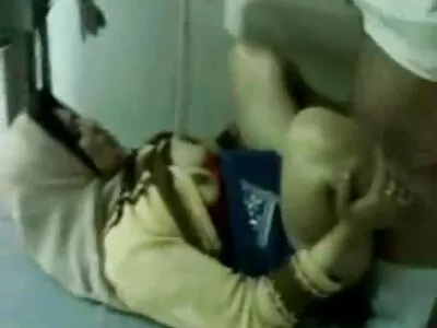 Блондинката seks kameri najivo гали дупето си
