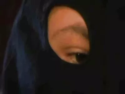 Прекрасна мадама в чорапи, разпръснати онлайн секс камери