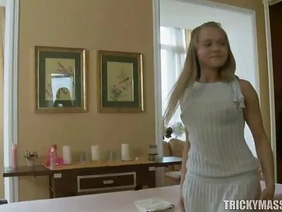 С секс онлайн камери юмрук на стегнатата си розова дупка