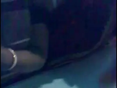 Момиче porno cameri в розов сутиен смуче петел